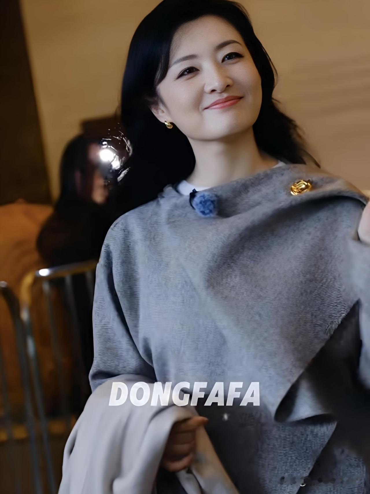 周涛——大气端庄，温润如玉。以底蕴控场，用优雅对话，二十余年话筒前，始终从容如初