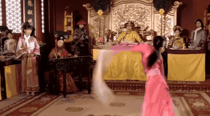 甄嬛传这段惊鸿舞，效果太一般了。首先这衣服就没选好，给人感觉很艳俗。其次，孙俪跳