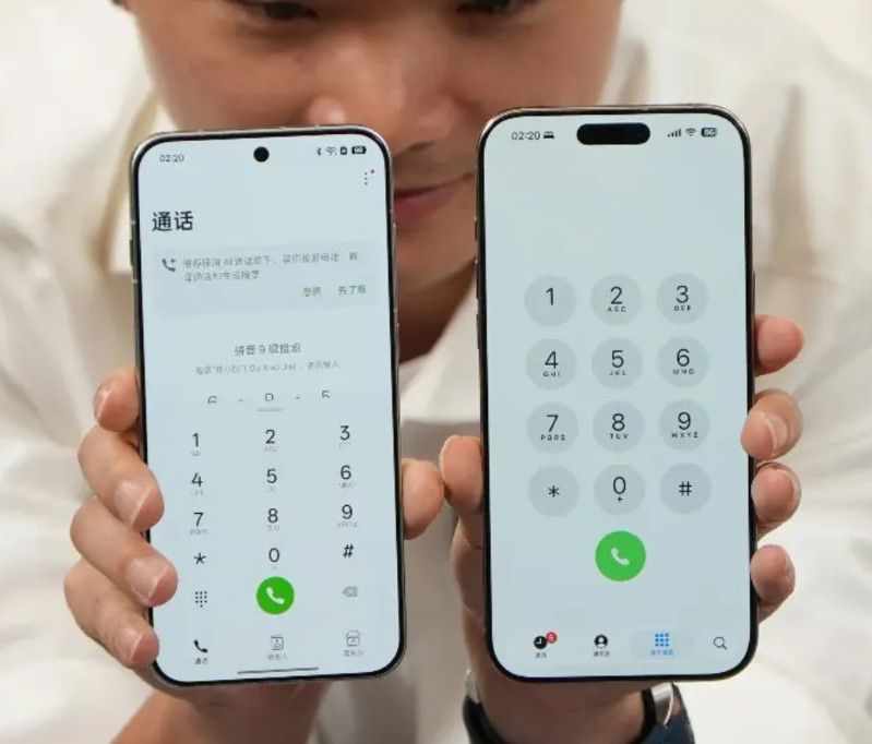 左边是4499的OPPOFindX9，右边是9999的iPhone17