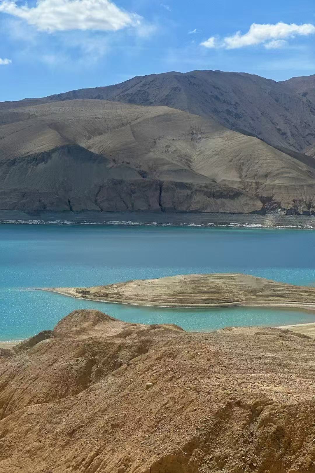 一脚踏四国，新疆旅游，这个县城值得打卡✨