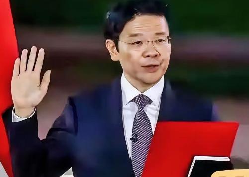 新加坡总理黄循财在回答记者提问时表示：新加坡绝对不允许任何国家和企业借新加坡为中