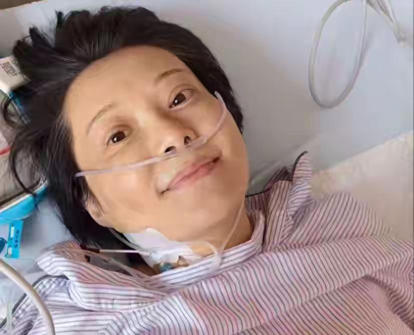 继演员朱媛媛患病之后，曾凭借《铁齿铜牙纪晓岚》杜小月一角圈粉无数的演员袁立，也不