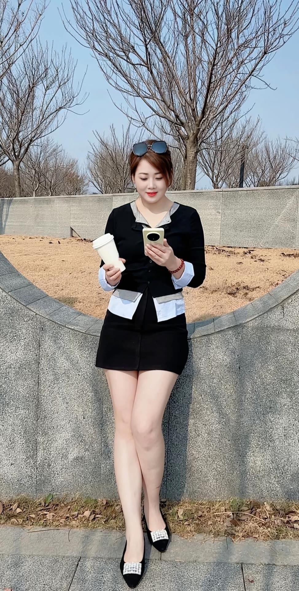 真挚的感情如同璀璨星辰，照亮我们前行的道路，其珍贵与温暖值得我们用心去珍惜与呵护