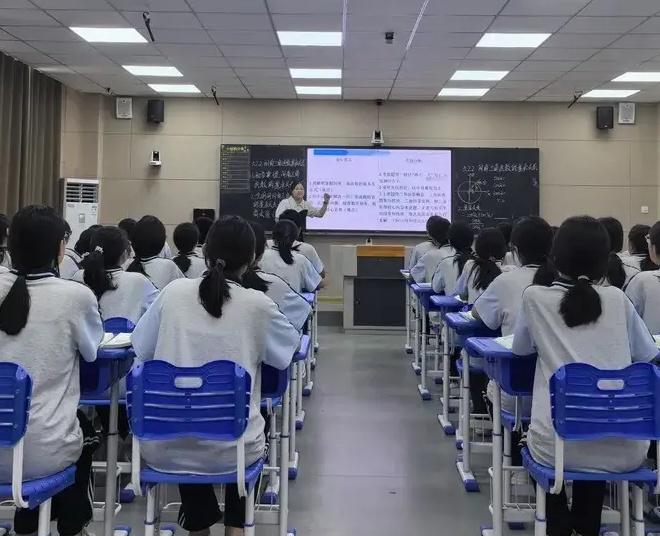 看到高考成绩，你会发现：1、高考考得好的那些人，从小学开始就一路领先的；他们