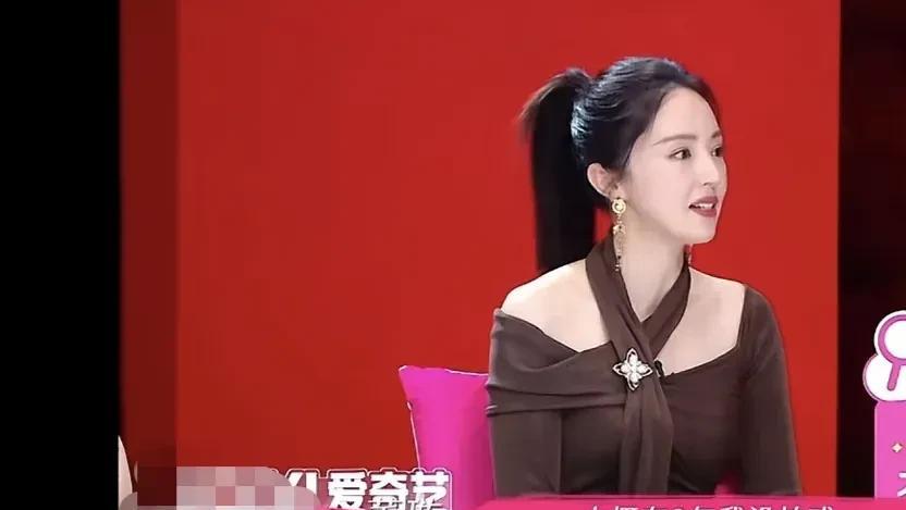 董璇和前婆婆也有矛盾，董璇生孩子的时候三年没有工作，前婆婆冷嘲热讽说我们家孩子要