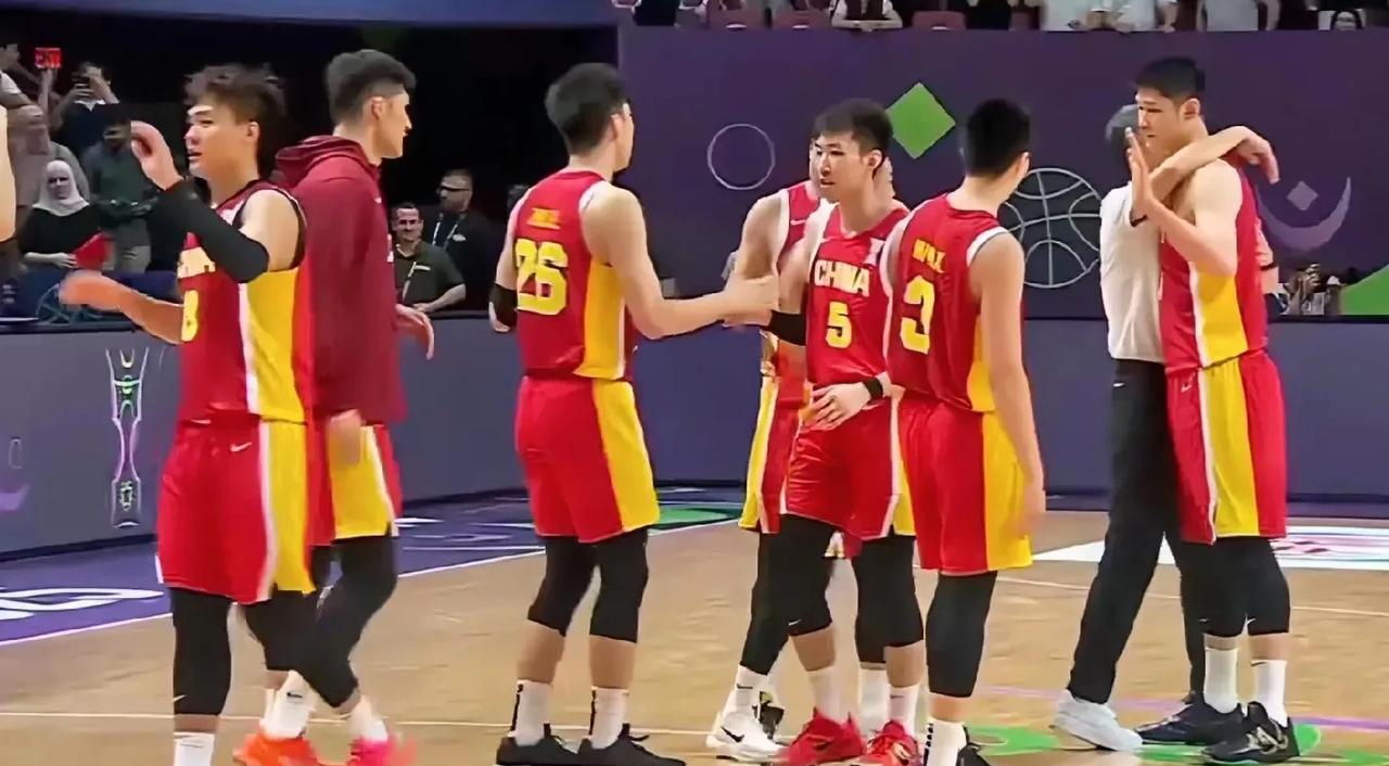 男篮大换血！世预赛最强阵容曝光，这5人恐遭淘汰，周琦领衔新12人名单