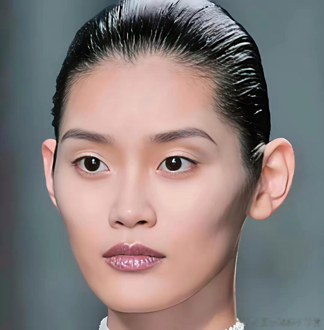 奚梦瑶儿子的正脸终于露出来了！这孩子和他妈妈年轻时简直一模一样。
