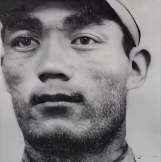 1952年，一名志愿军战士悄悄顺走一袋美军地雷，兴冲冲带回阵地向连长请功，谁知连