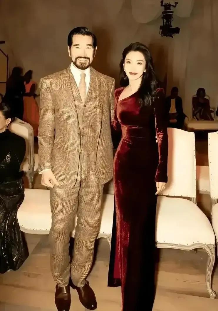 大家知道照片里的这位大叔是谁吗？在80年代，他可是家喻户晓的明星人物。