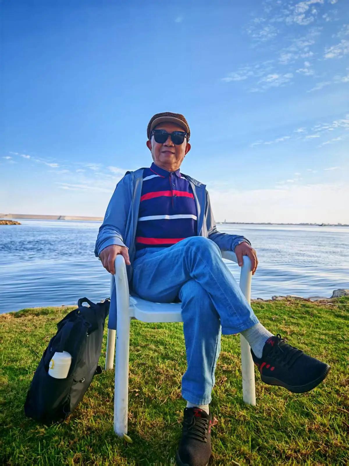 真的佩服，这位82岁湖北大爷独行10年闯世界，一个月花掉近一年退休金，解锁4大洲