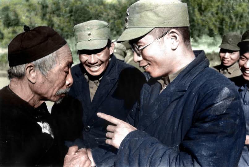 这张老照片，定格了1943年几位身着朴素军装、戴着制式军帽的在华日人反战同盟西南