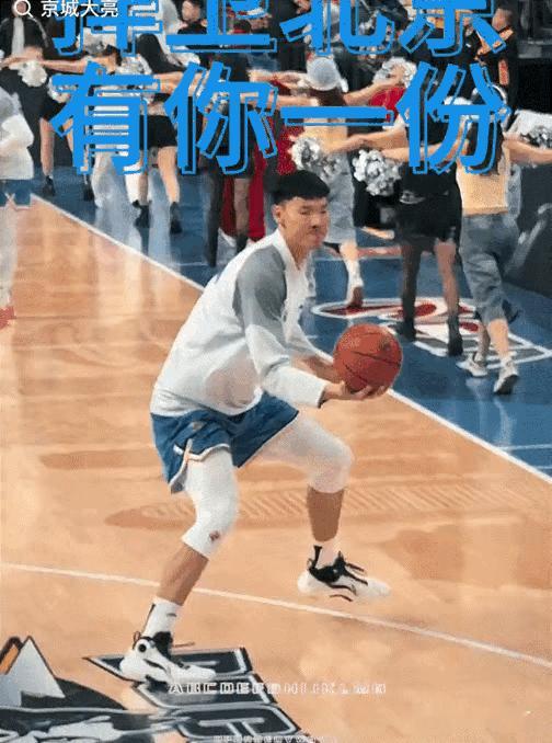 北京队被上海队在半决赛淘汰之后，范子铭本赛季的表现成为了球迷热议的话题。季后赛