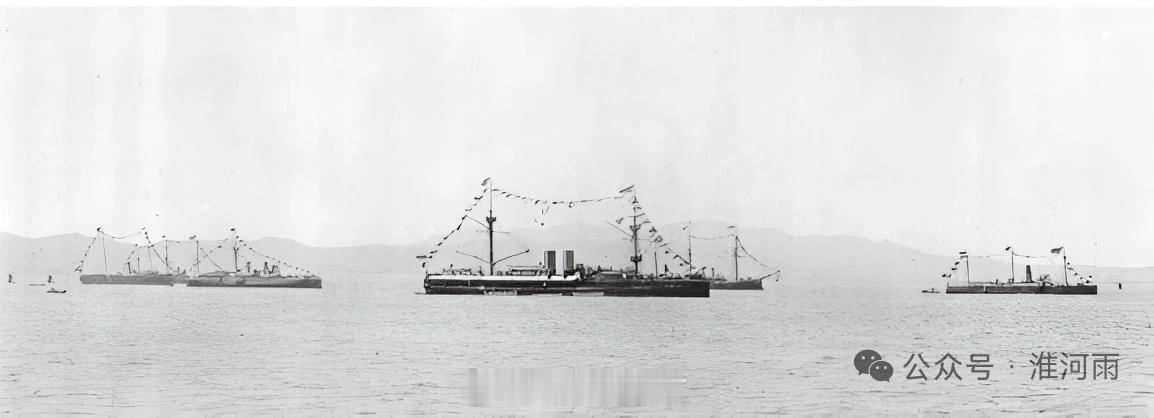 北洋水师1894年5月，集结在大连湾等待李鸿章校阅的北洋舰队。谁也没想到，4个
