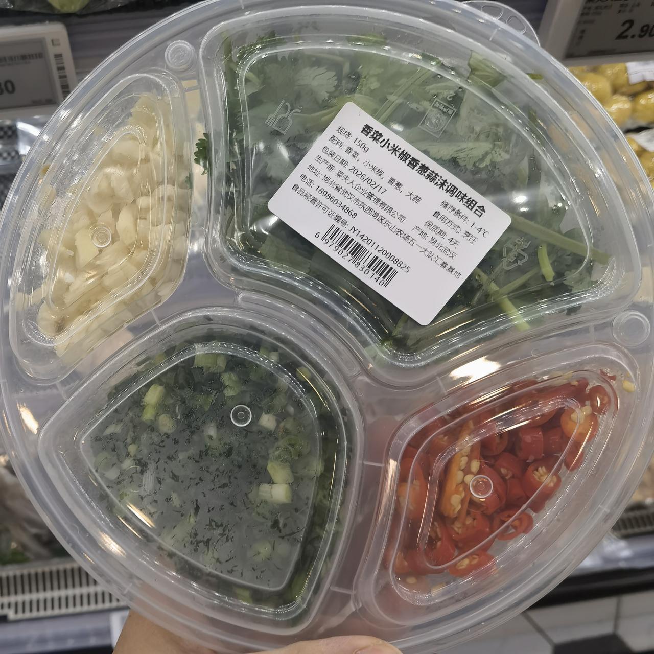 只要你有钱，自己在家做菜很方便！逛武商发现很多蔬菜半成品，切好的土豆、莴苣、胡萝