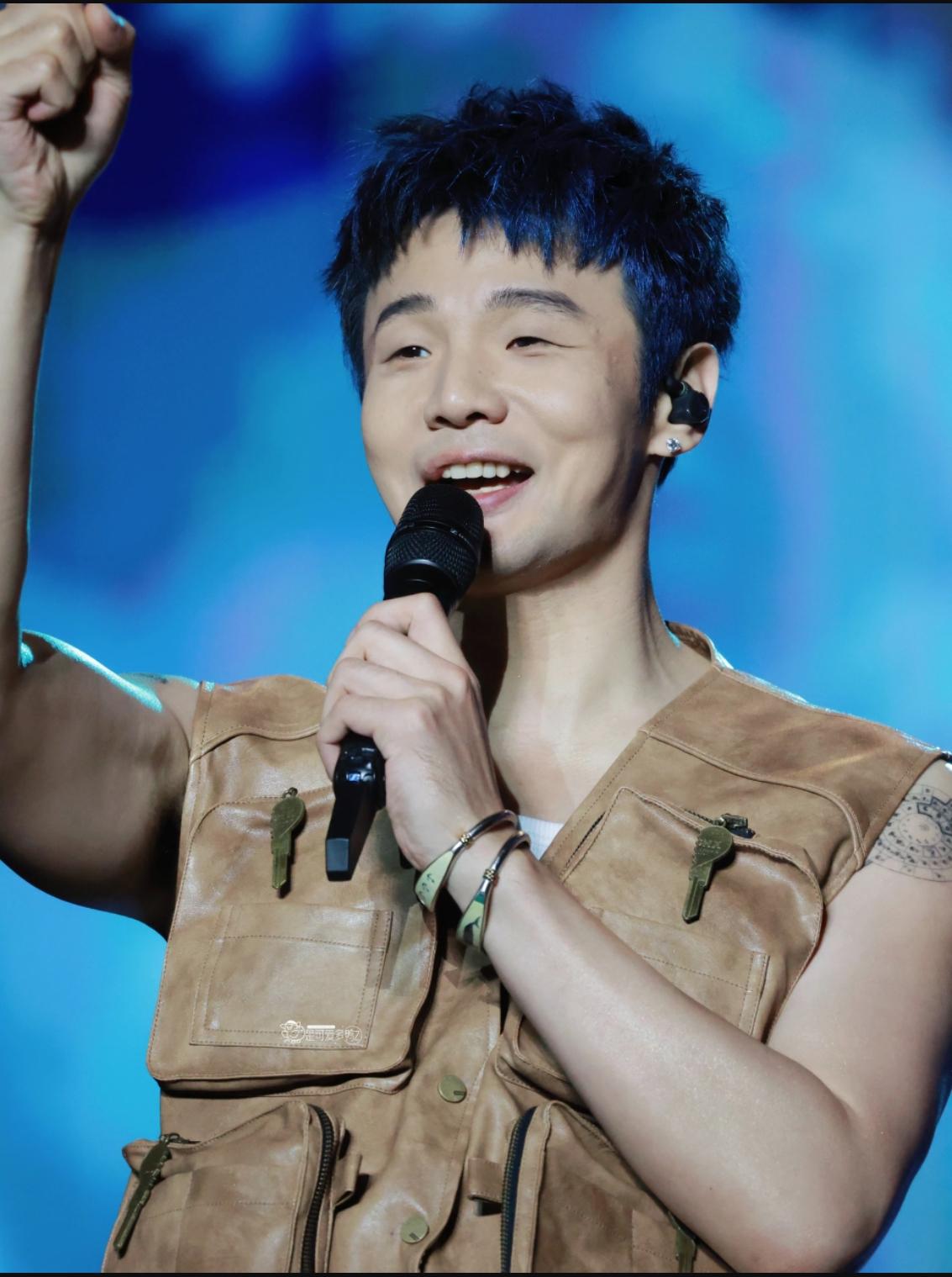 笑不活了，李荣浩今天是打妖魔鬼怪的一天，也是被妖魔鬼怪缠绕的一天。他