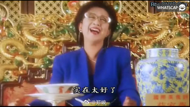 当着她妈的面，我问伊宝：爸爸给你做的煎羊排、大虾意面好吃吗？伊宝用一种夸张的语气