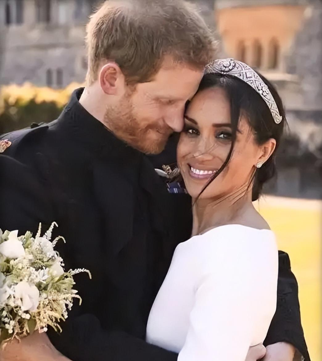 天生戏精！DSSOS是梅根的通行证？网友都说她既要又要，很分裂。最近刷社交