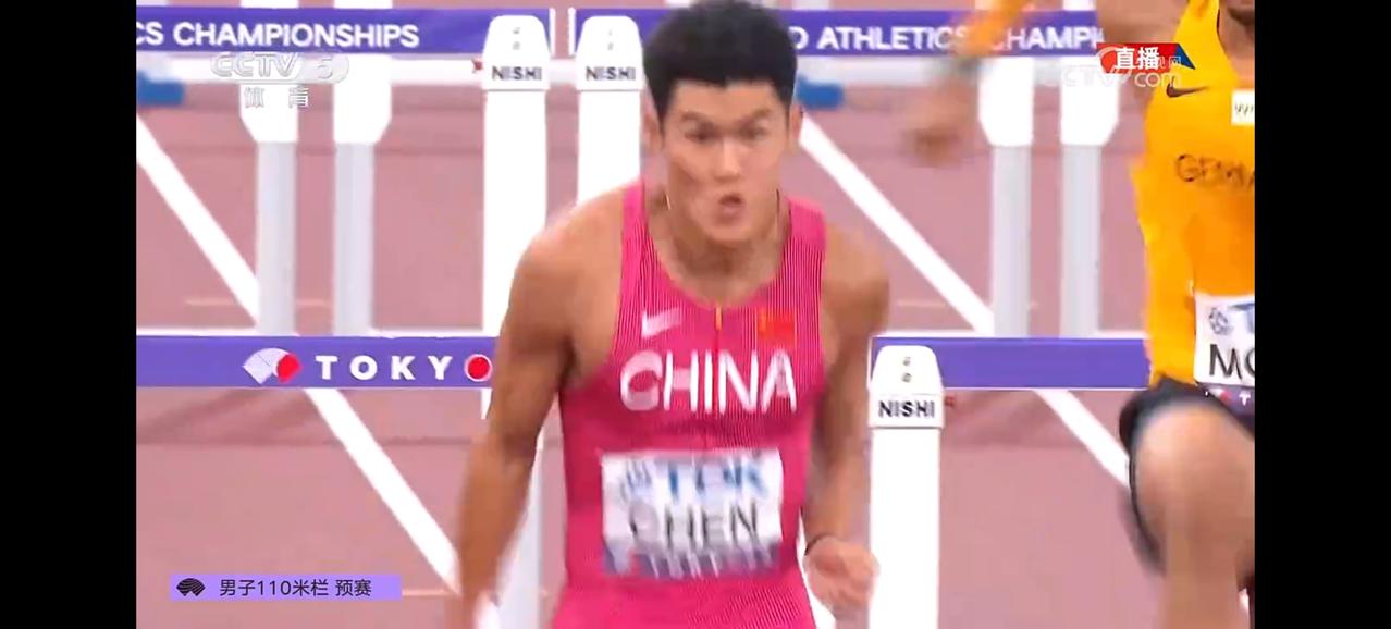 祝贺小将陈圆将跑进半决赛。刚刚结束的男子110米栏预赛中，我国小将陈圆将第1组出