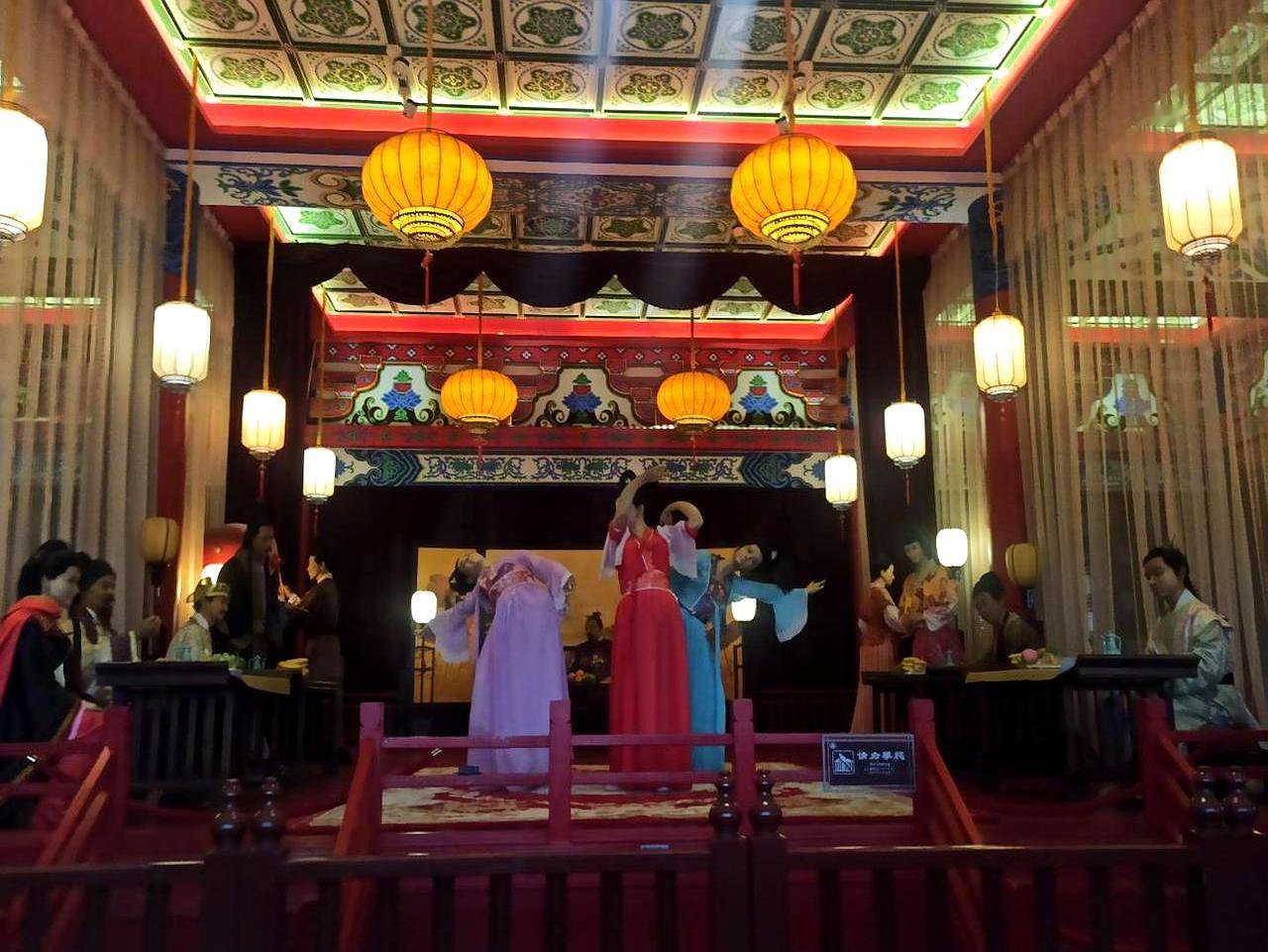 最近腰痛的不行，就坐着痛，睡着痛，站久了痛，有次炒菜都坐着她试过那些博主