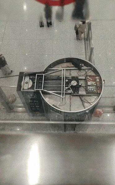 从上帝视角看旋转门，瞬间看懂旋转门工作原理。