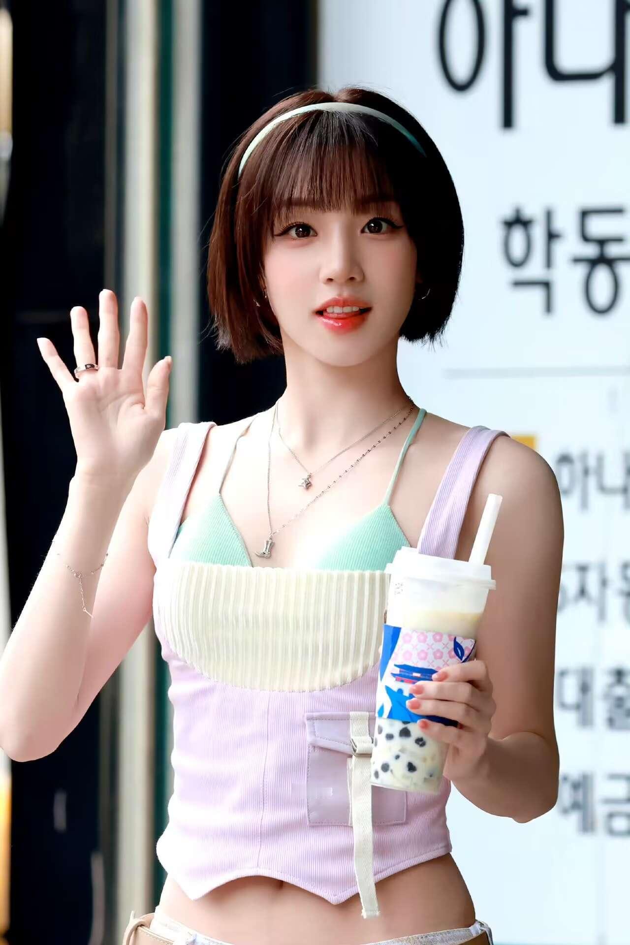 此女怎会如此适合多巴胺色.....简直就是快乐小狗🐶