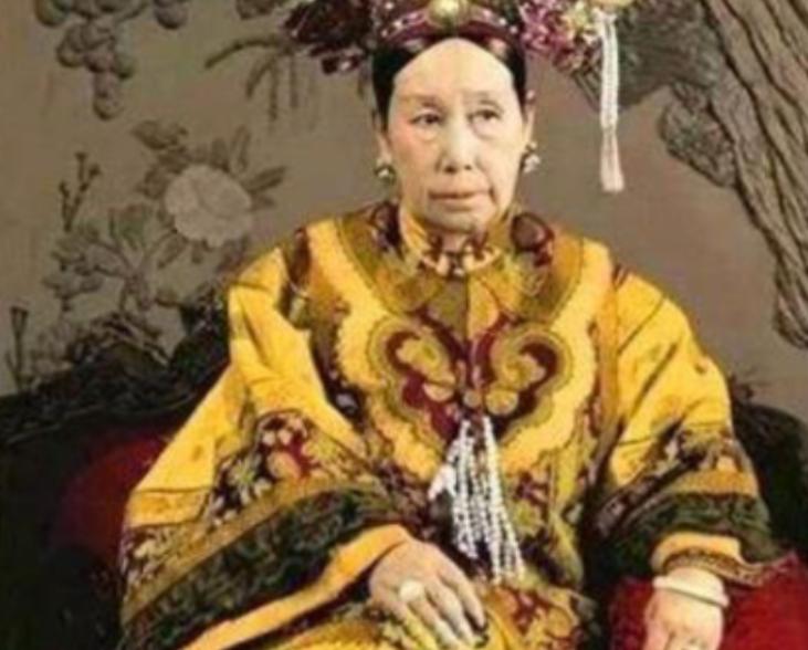 清朝灭亡后，李莲英姐姐才敢说出实情：慈禧其实不是病死的！1908年底，北京的