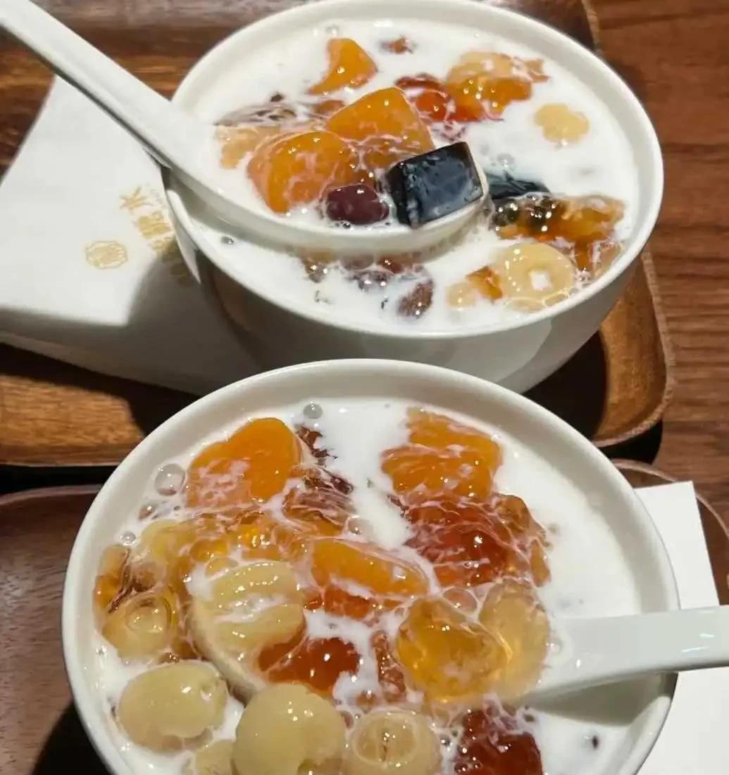 #我的宝藏兴趣#建议来一份大满贯，莲子芋圆都很绝！