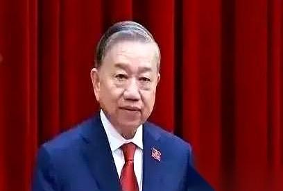 看着最近媒体上关于越南经济连翻跟头的报道，这出“端起碗吃饭，放下筷子砸锅”的戏码