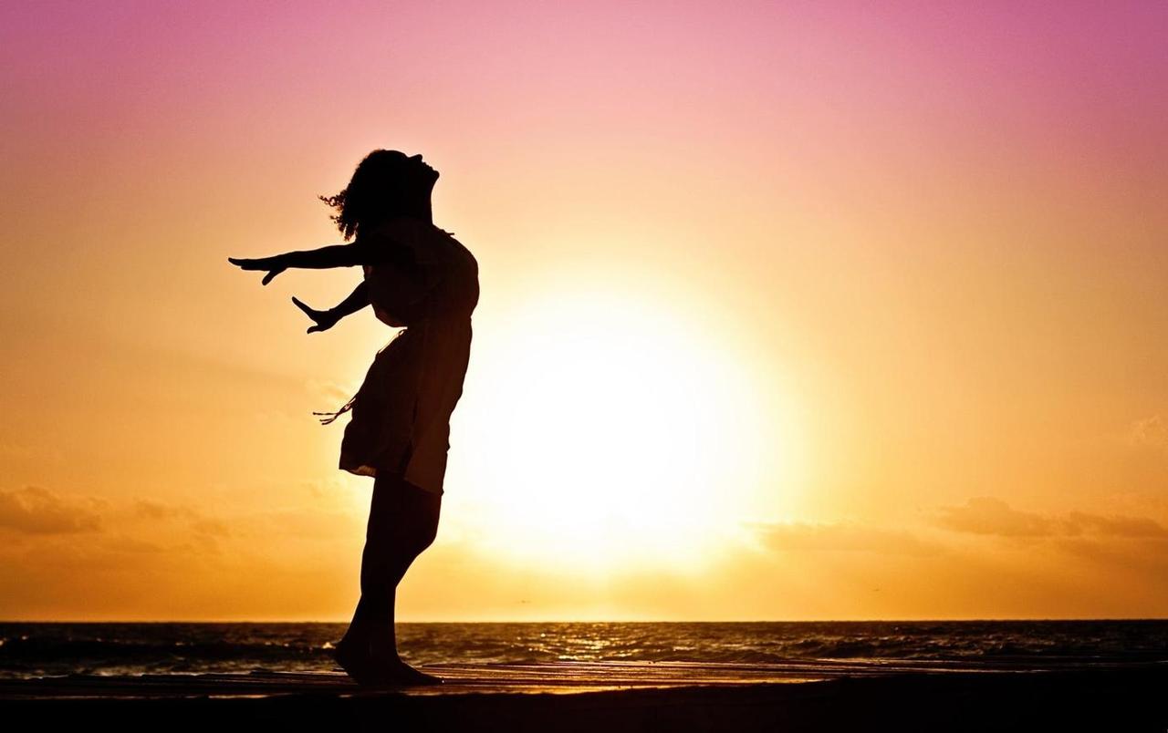 我前妻今年46岁，她因出轨在外面有了情人，与我离婚6年多。上周三下午，我