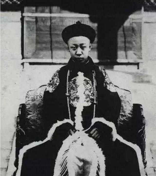 新中国成立后，溥仪填户口登记表，学历一栏写了