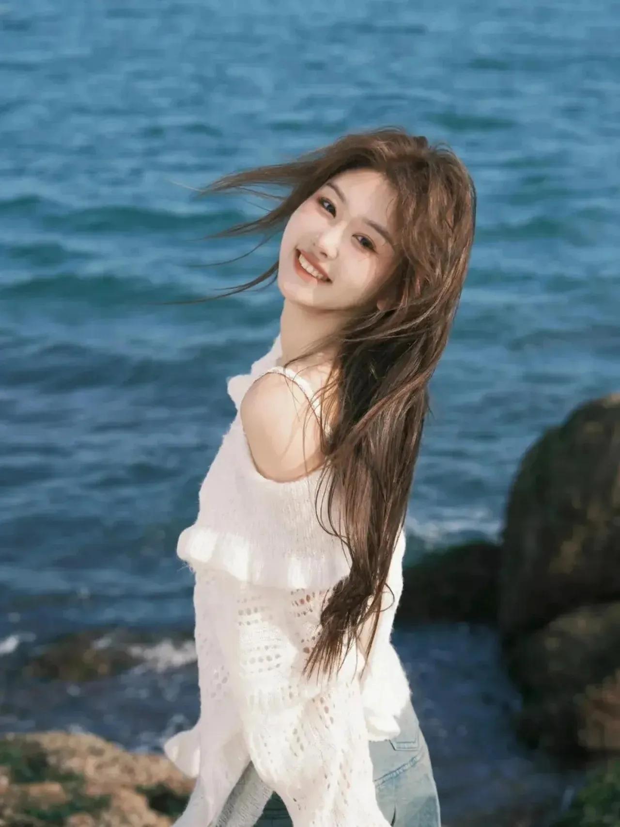 海风之下清纯甜美的样子漂亮吗