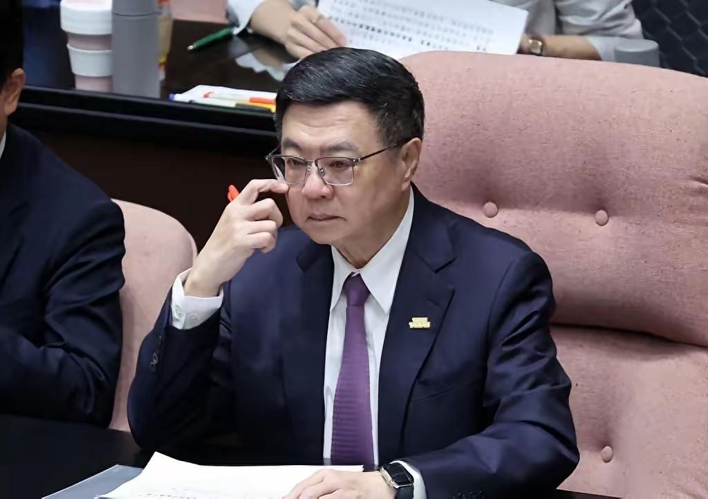 炸锅了！卓荣泰10月5日口出狂言，不仅抛出“两国论”论调，还声称“云林舰”1日用