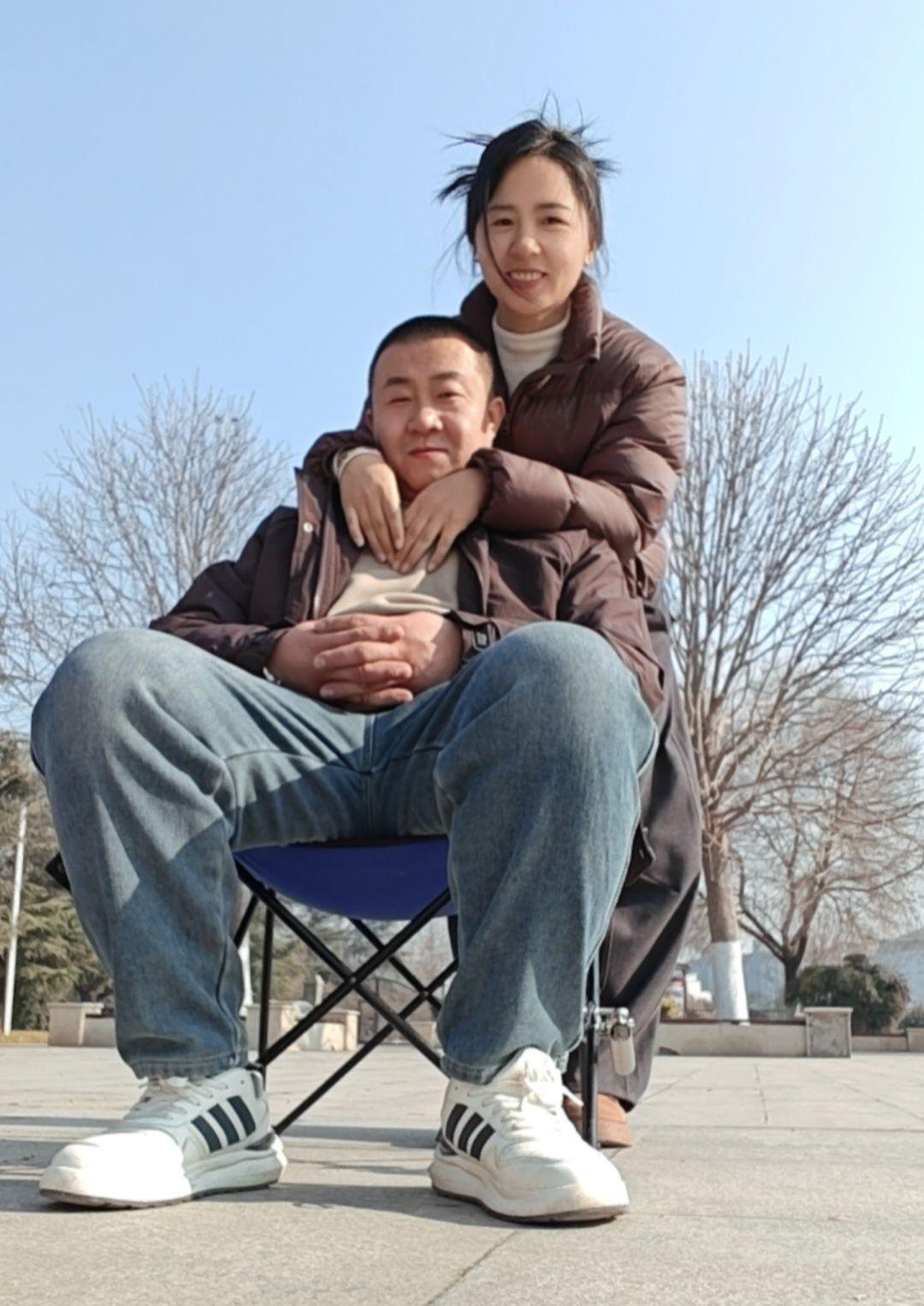 从旧年走到新年，从晨昏走到四季，我们是爱人，更是战友。你替我扛过生活的...