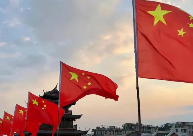 很多人都在问，俄乌冲突打到第四年，中国到底在干什么？ 没有派兵，没有站队，没