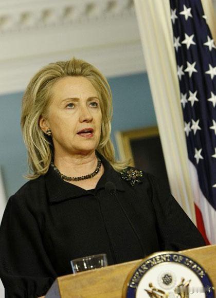 看着这场战争烂尾了，老川普的最大死仇希拉里克林顿，也跳出来玩墙倒众人推了。今