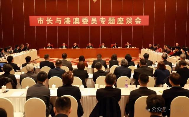 殷勇与市政协港澳委员座谈, 回应关切