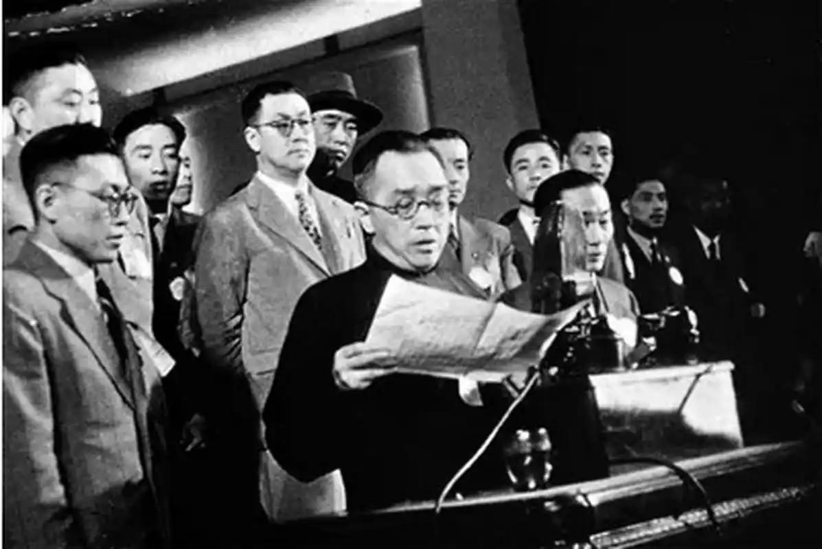 1961年，胡适在美国发表演讲：“一个民族把裹小脚视为美感，上千年没人反抗，它又