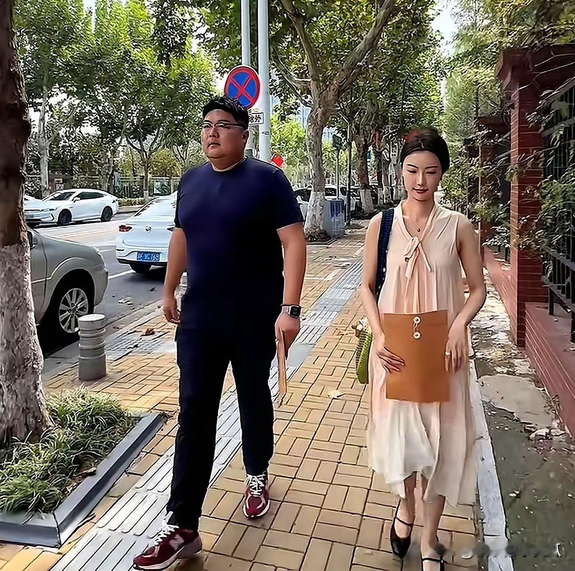这俩人有意思关注猴哥的时候他俩还没结婚呢好像前几年就说要离婚了关键是这离婚