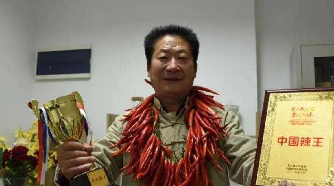 2014年，“中国辣王”李永志，因连续吃下32根能辣死大象的魔鬼辣椒，从此名利双