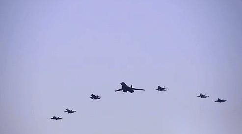 超级碗，全美国人眼珠子都盯着天上，结果呢？说好要来的F-22“猛禽”，全球最顶