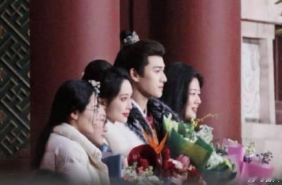 孟子义李昀锐尚公主杀青孟子义李昀锐尚公主杀青同框孟子义李昀锐尚公主杀青咯！