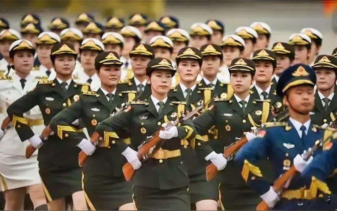 法国镜头下，中国女兵仪仗队凭啥惊艳世界？当法国媒体的镜头对准中国女兵仪仗队，