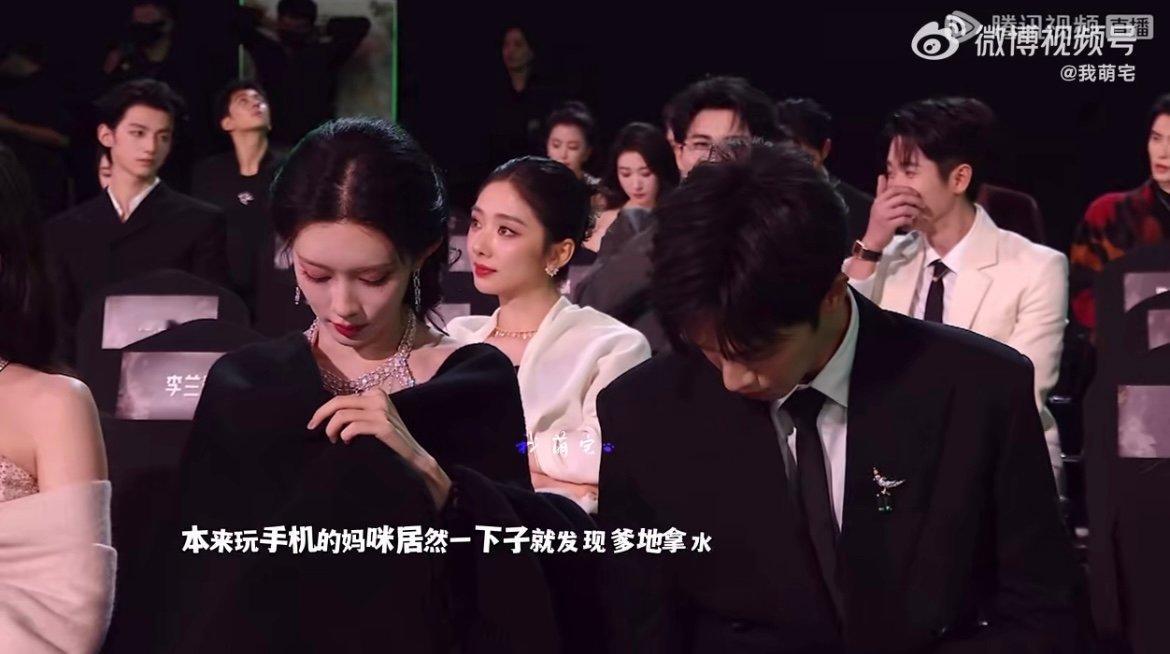 李昀锐喝错孟子义的水发现喝错还淡定补喝一口，那迷之微笑简直在演CP粉的心声