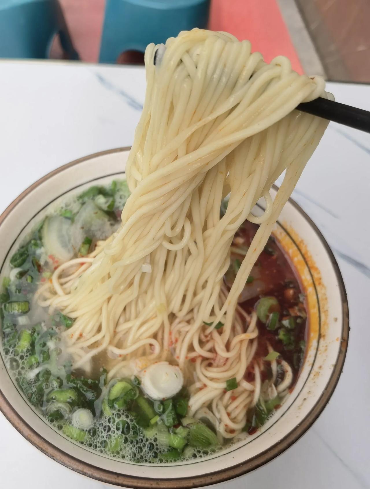 兰州每天至少卖出100万碗牛肉面，今天你贡献了几碗？夏季是兰州旅游的高峰，到黄