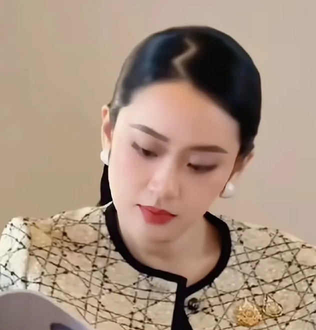 泰国人，你们要冷静啊！6月29日，数以千计的泰国民众走上街头聚集在广场，要求总