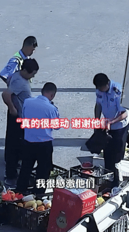 浙江又火了！”货车侧翻水果撒一地，司机满面愁容怕血本无归！不料，交警不仅不罚钱，