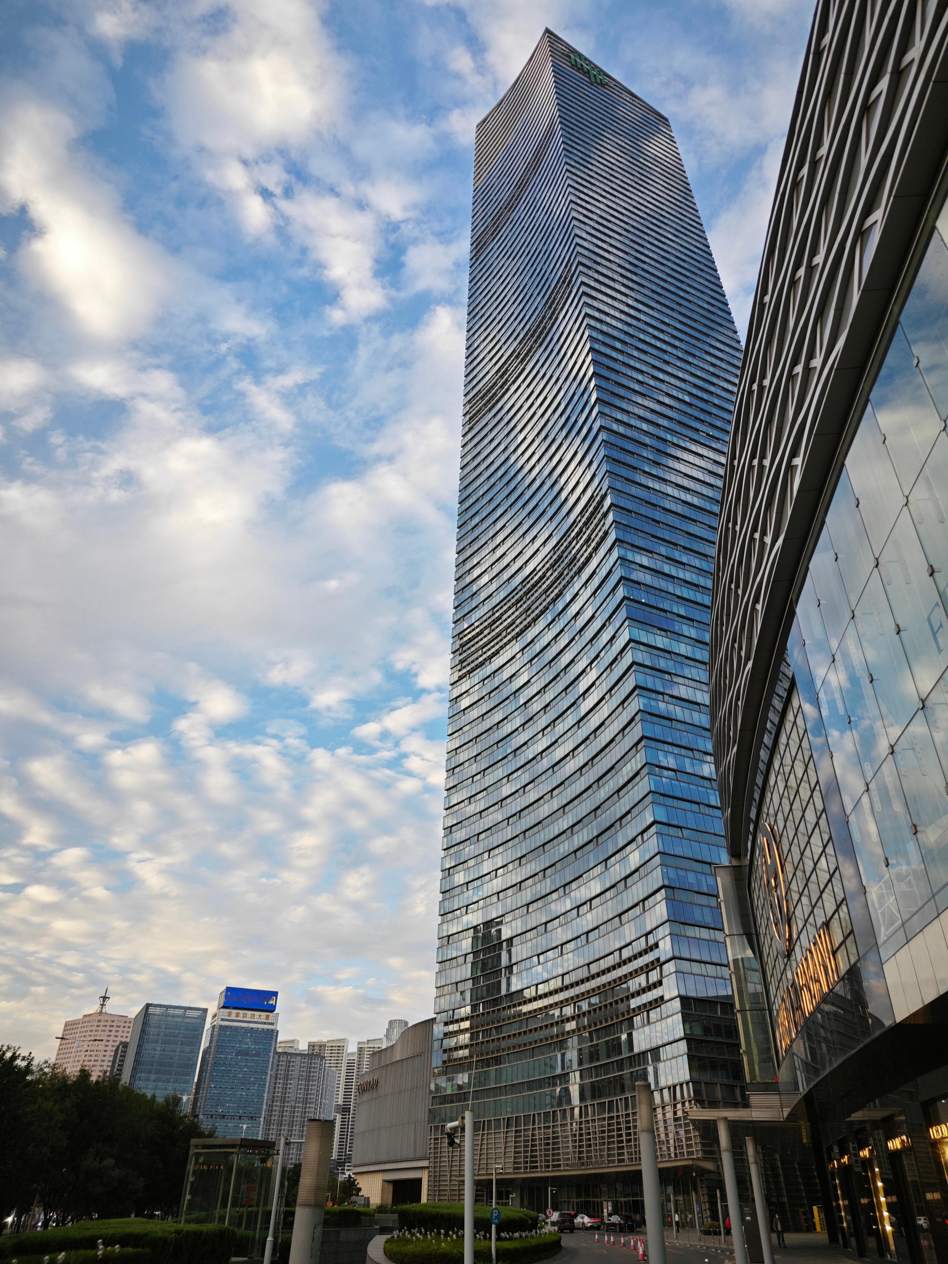 虽然大连和沈阳的GDP没有那么高,但我感觉这两个城市的消费能力都很强沈阳两座恒隆