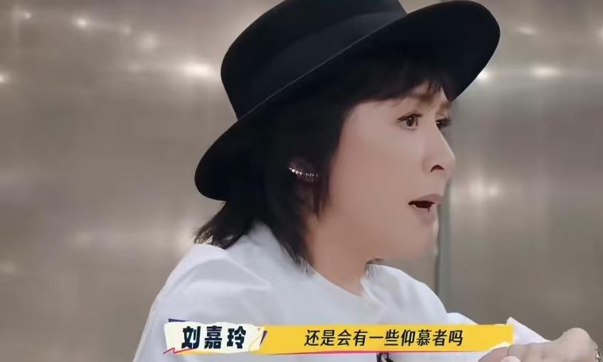 刘嘉玲问何赛飞婚后有没有仰慕者，何赛飞说自己从来没有动过心！刘嘉玲：“你不要骗