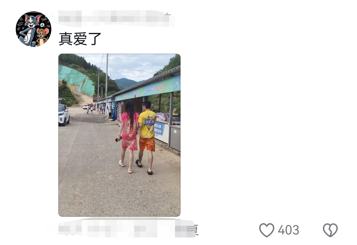 吃饭遇见了非常潮流的一对情侣