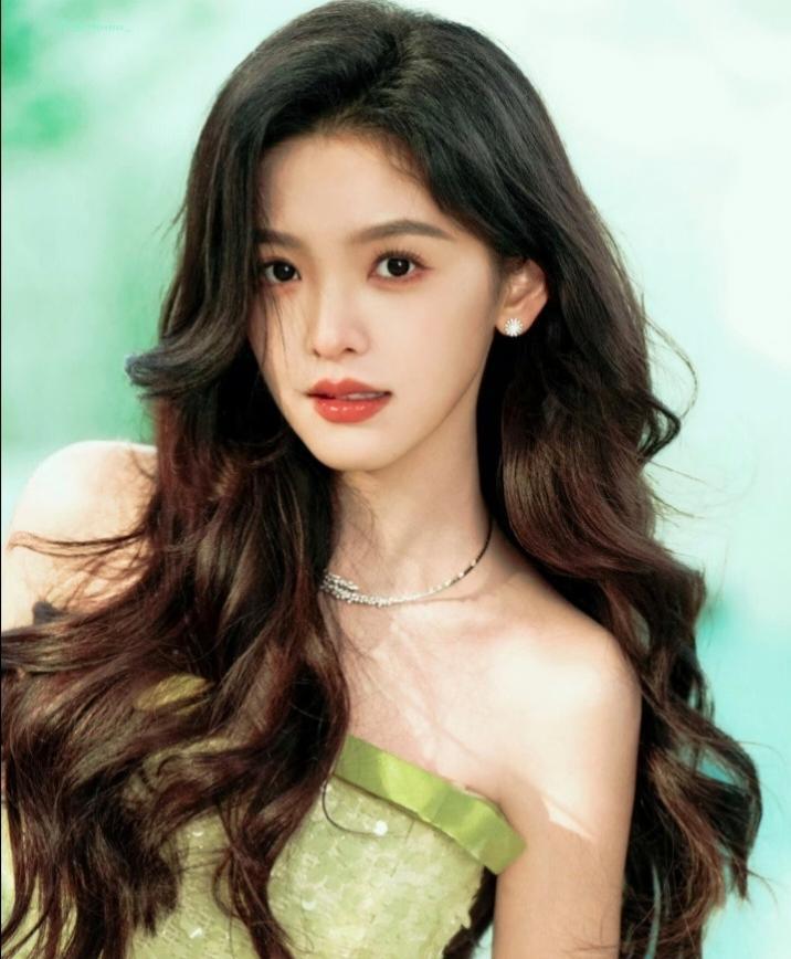 1.圈内很多男星当年都悄悄喜欢过刘诗诗，几乎和她合作过的男演员都对她心生好感，其